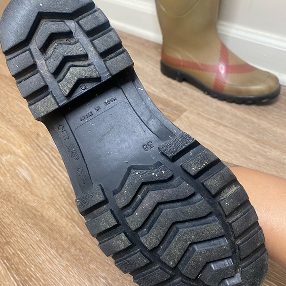 Burberry Rainboots - Picture 3 of 6